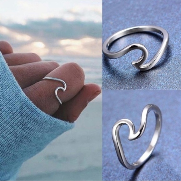 Jewelry - 🌊 Dainty Wave Ring- silver tone